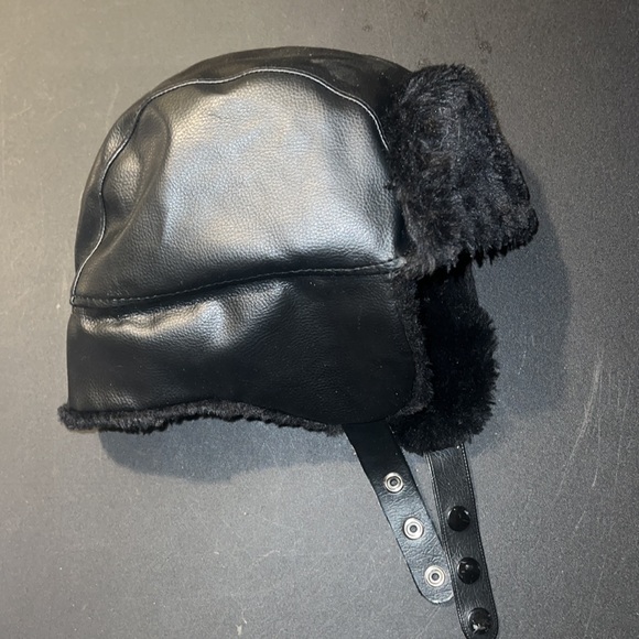 UNISEX WARM VEGAN LEATHER  HAR WITH FAUX FUR. - Picture 4 of 8
